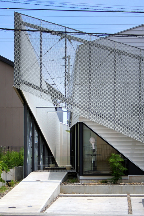 サムネイル:Eurekaとatelier CHOCOLATEによる神奈川の住宅「N獣医の家」