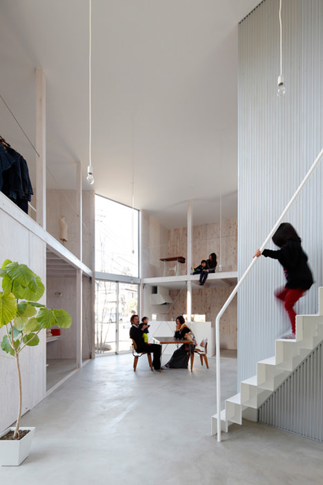 サムネイル:山﨑健太郎デザインワークショップによる千葉県柏市増尾の住宅『柏の家「未完の住まい」』