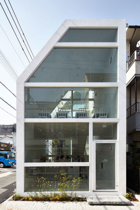 サムネイル:永山祐子 / 永山祐子建築設計による神戸・岡本のショップ兼カフェ「BLANC」