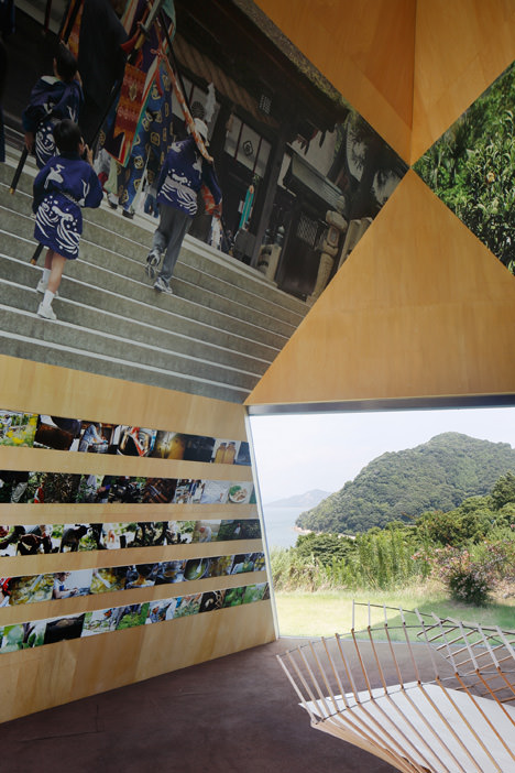 サムネイル:今治市伊東豊雄建築ミュージアムでの展覧会「日本一美しい島・大三島をつくろうプロジェクト2014」の会場写真