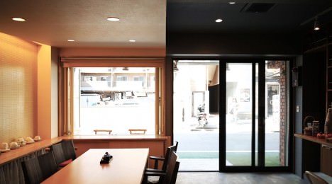 サムネイル:ツバメアーキテクツによる、東京・高島平の、昼間に地域の寄合所として開放される居酒屋「高島平の寄合所/居酒屋」