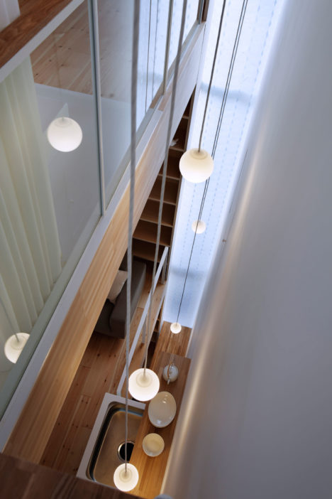 サムネイル:髙橋真紀建築設計事務所による埼玉の住宅「シナの木と白い家」
