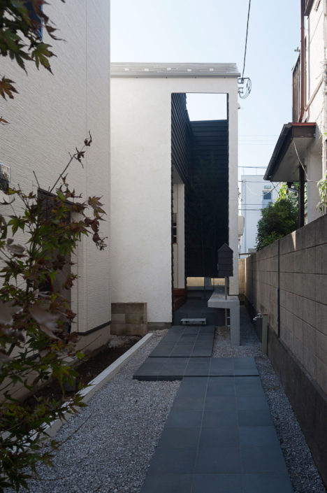 サムネイル:岸本和彦 / acaaによる東京都目黒区の住宅「House-H ～黒いクレバス～」