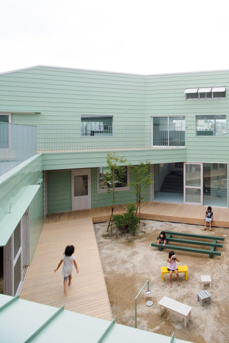 サムネイル:リズムデザイン+ケース・リアルによる熊本の「はけみや保育園」