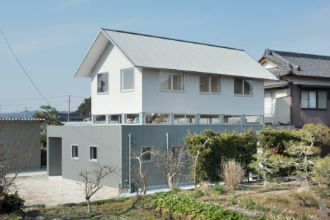 サムネイル:後藤周平建築設計事務所による、静岡県菊川市の住宅「小笠の浮き家」