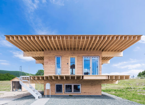サムネイル:五十嵐淳建築設計事務所による、北海道遠軽町の住宅「hat H」