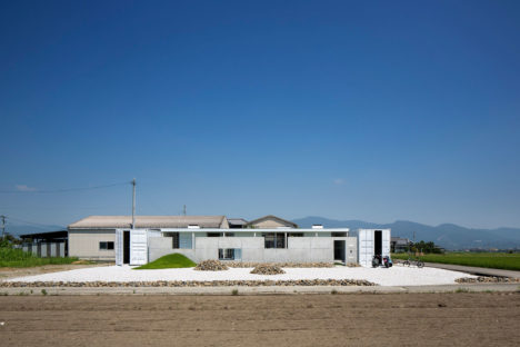 サムネイル:岸本貴信 / CONTAINER DESIGNによる、徳島県板野郡の住宅「CONTAINER BASE」