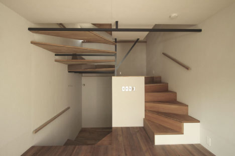 サムネイル:POINTによる、大阪の住宅「階段の家」