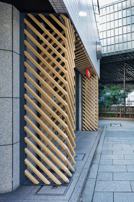 サムネイル:大野友資 / DOMINO ARCHITECTSによる、東京・渋谷・道玄坂のカフェのエントランス周りのデザイン「FabCafe Tokyo エントランス」