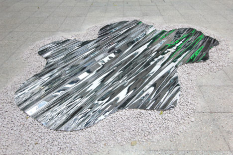 サムネイル:CIRCLEによる、香港のアートエキシビションのためのインスタレーション「PUDDLE(水たまり)」