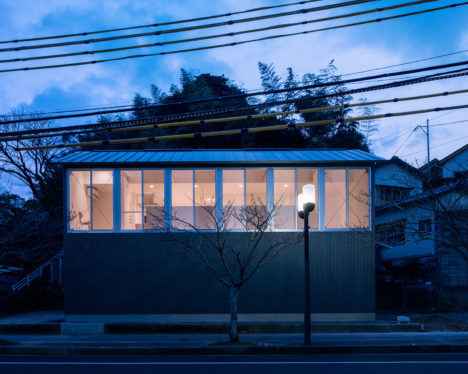サムネイル:矢橋徹建築設計事務所による、佐賀県唐津市の住宅「二タ子の家」