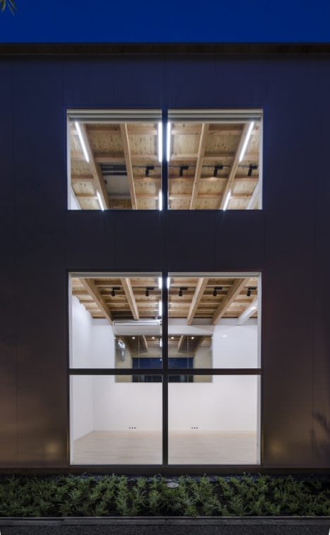 サムネイル:Niji Architects + T/H ARCHITECTURE FACTORYによる、埼玉の「窓のオフィス / オージー技研埼玉支店」