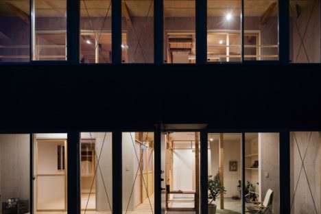 サムネイル:藤田雄介 / Camp Design inc.による、東京・小金井市の、木造戸建て住宅の改修「柱の間の家」