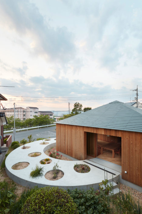 サムネイル:藤原・室建築設計事務所による、広島の住宅「向洋の家」