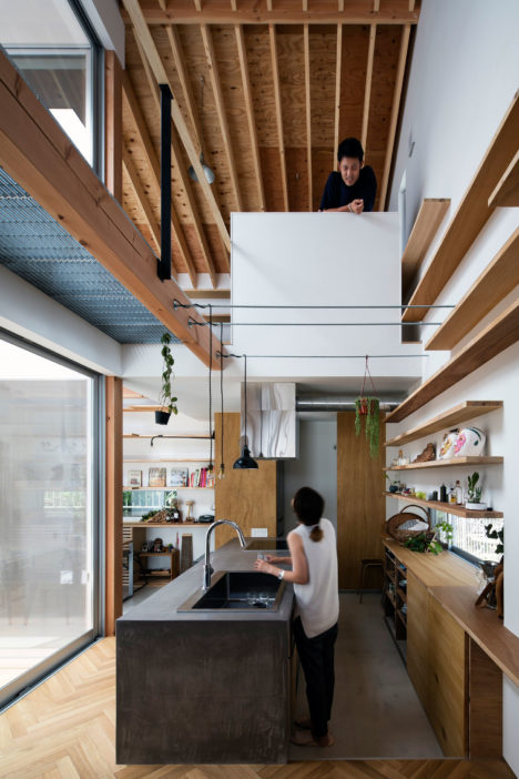 サムネイル:岸本貴信 / CONTAINER DESIGNによる、兵庫・神戸の住宅「北山台の家」