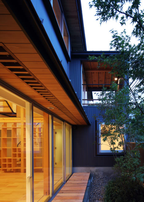 サムネイル:池田久司建築設計事務所による、大阪・枚方の住宅「香里園のH邸」