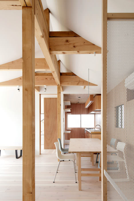 サムネイル:鬼頭知巳建築設計事務所による、東京の既存木造住宅の改修「４世代の家」