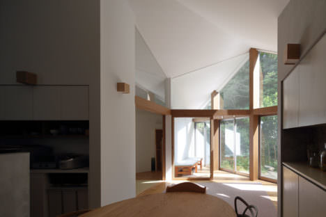サムネイル:藤原・室 建築設計事務所による奈良の住宅「生駒の家」