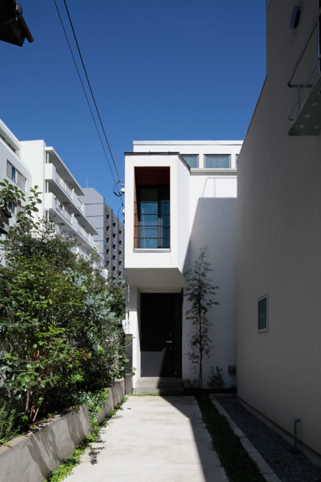 サムネイル:藤井将 / Fit建築設計事務所による、東京・渋谷の住宅「明るく閉じた旗竿地の家」