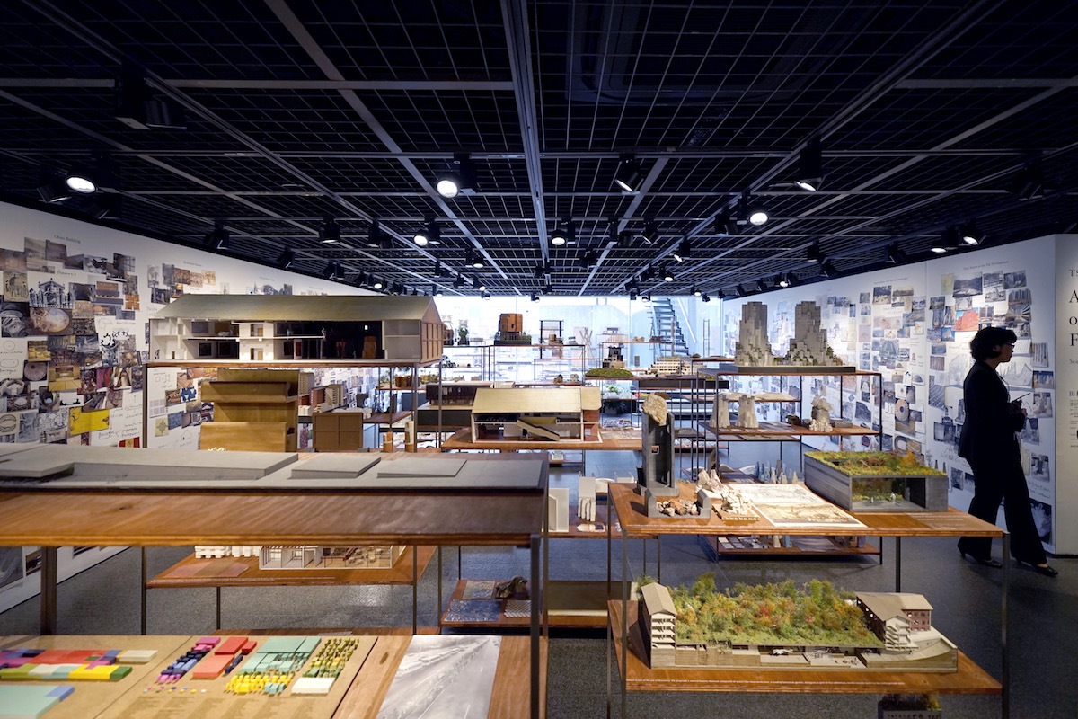 ギャラリー 展示台 田根剛のギャラリー間での建築展「未来の記憶」の会場写真
