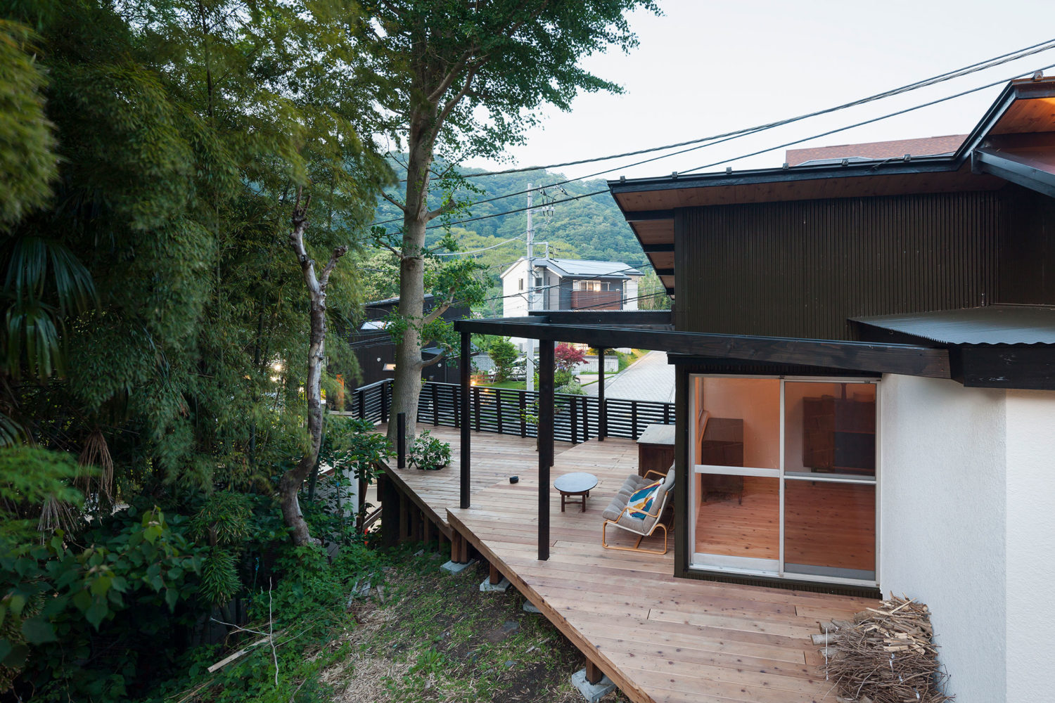 安部良 / ARCHITECTS ATELIER RYO ABEによる、神奈川の、既存住宅を改修したアトリエ兼住宅「コヤトキトツキ Shed ...