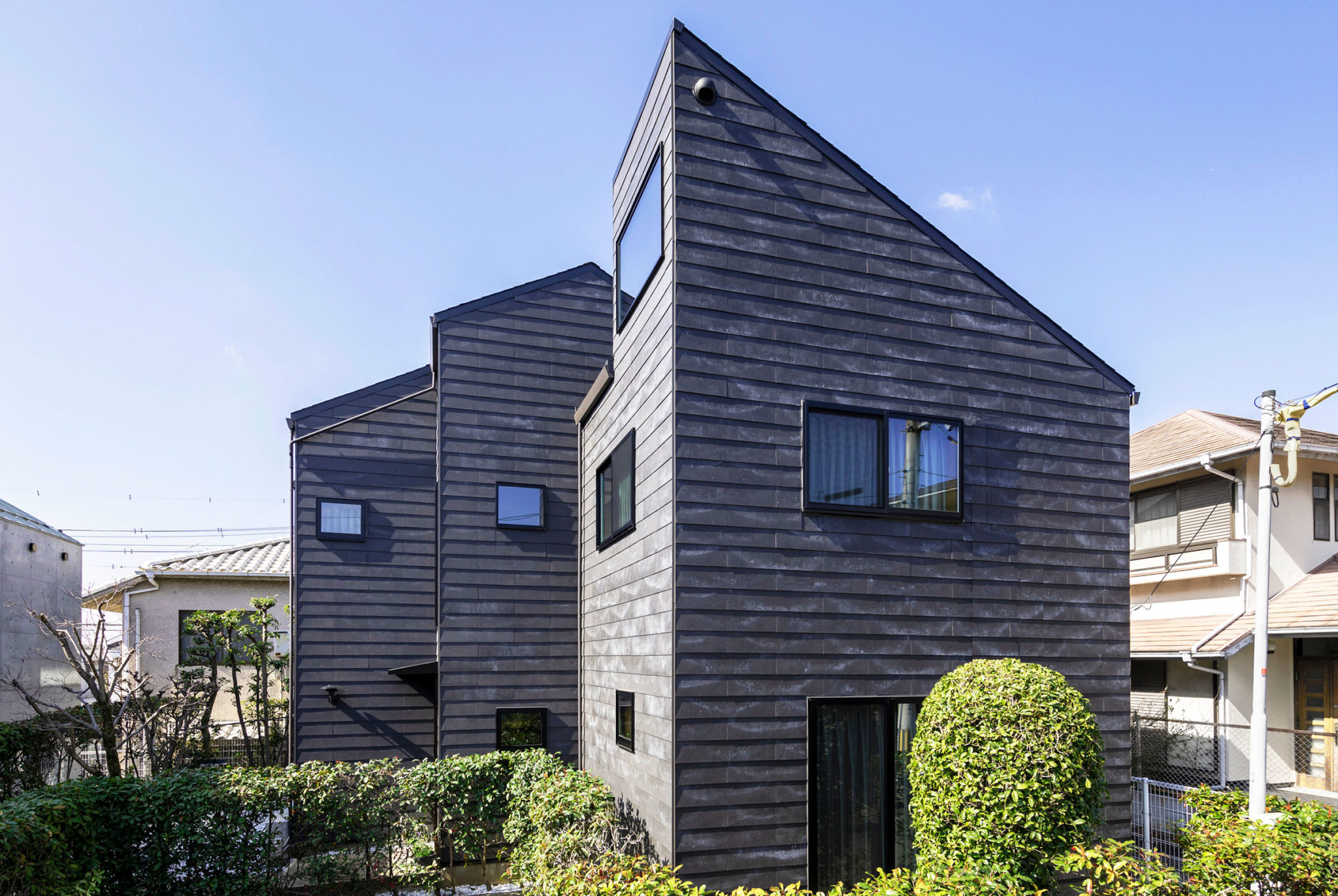 足立裕己による、大阪・豊中市の、遠藤剛生設計の築34年の木造住宅改修 