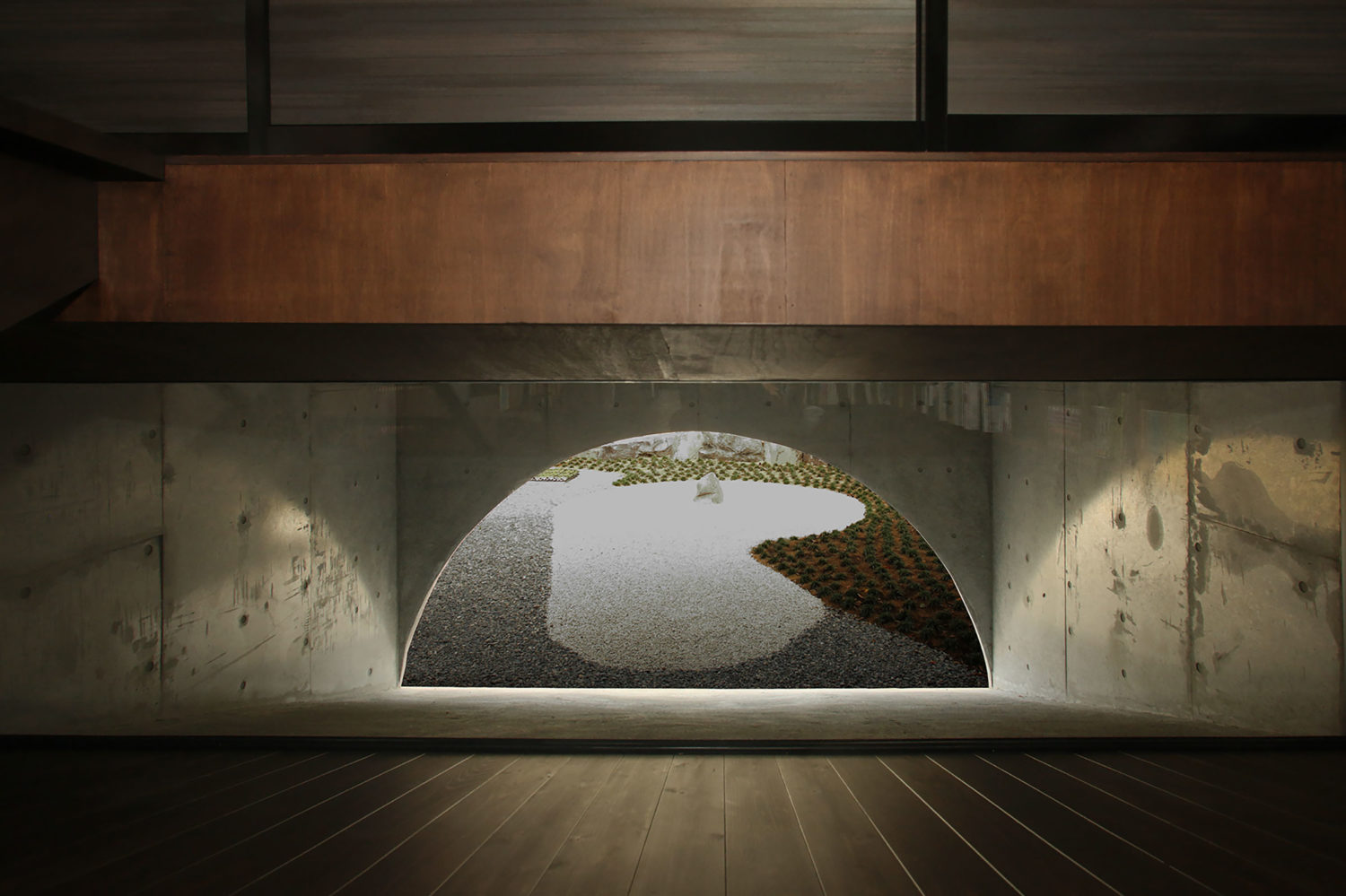 武藤弘樹建築設計事務所による、長野市の、住宅の増築計画「神職の文庫」