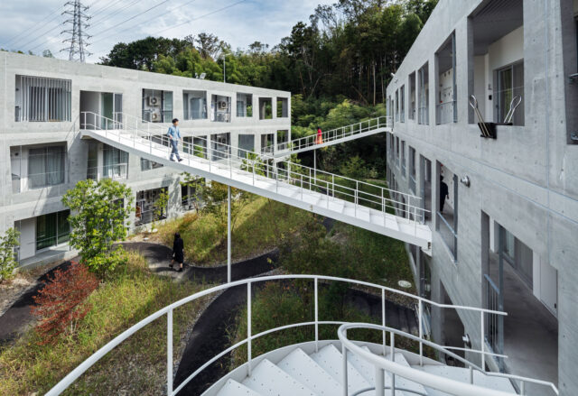 Y M Design Officeによる 兵庫 神戸市の住宅 浮きヤネの家 Architecturephoto Net