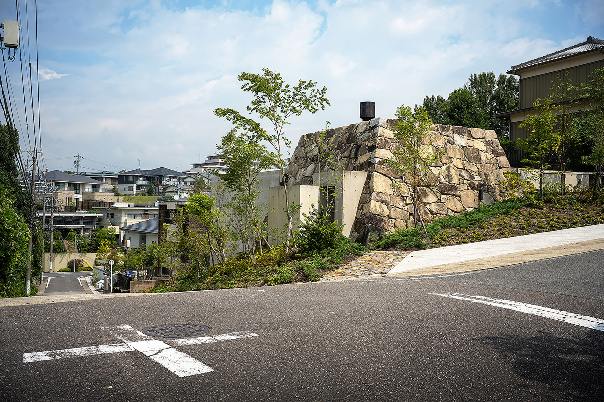 宇野友明による、愛知・名古屋市の住宅「高峯町の家」。伝統工法による