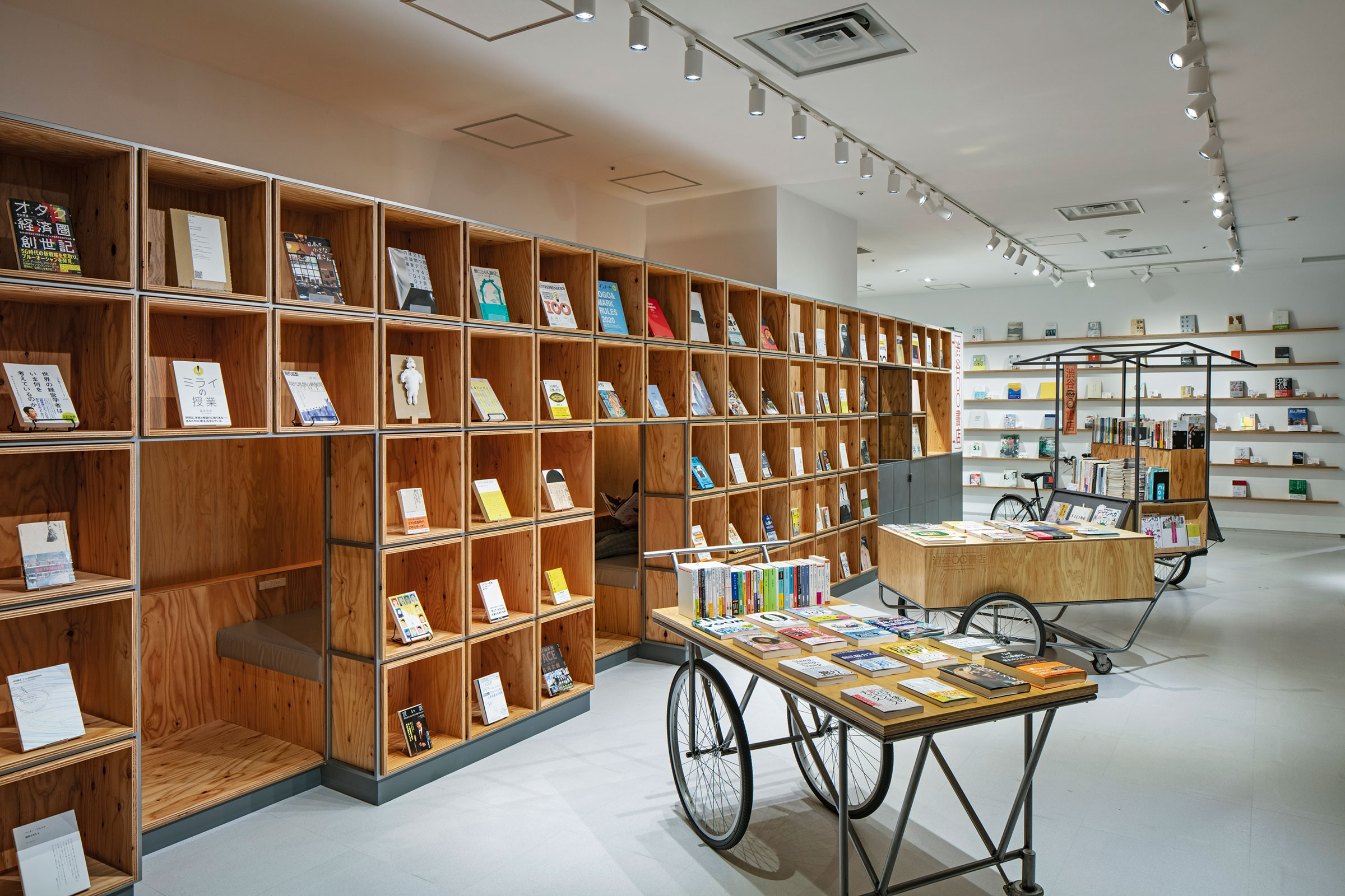 林昂平 / Studio ｢ ｣による、東京・渋谷の店舗「渋谷〇〇書店」。個人
