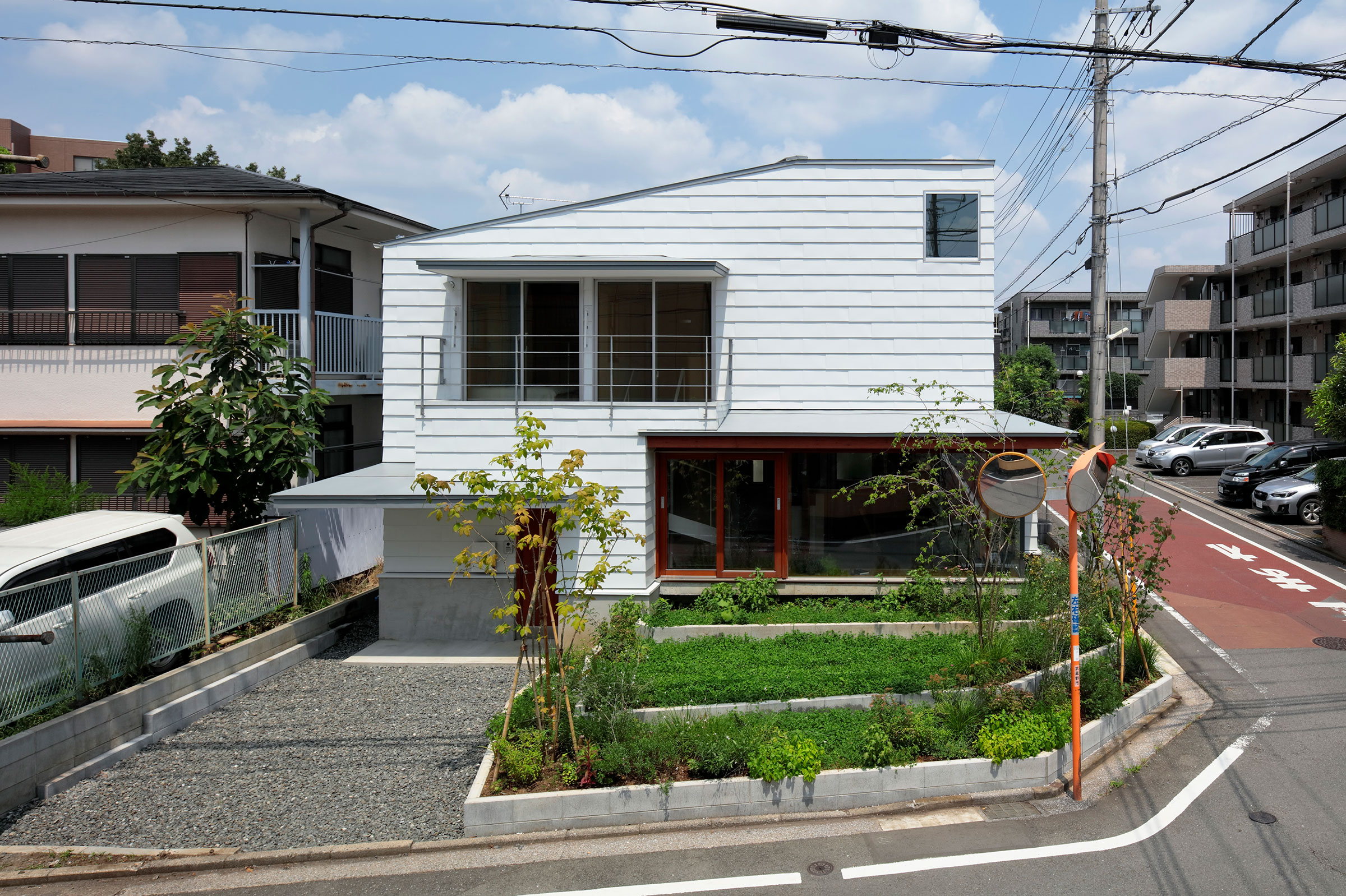 平井充＋山口紗由 / メグロ建築研究所による、東京・武蔵野市の「棚畑