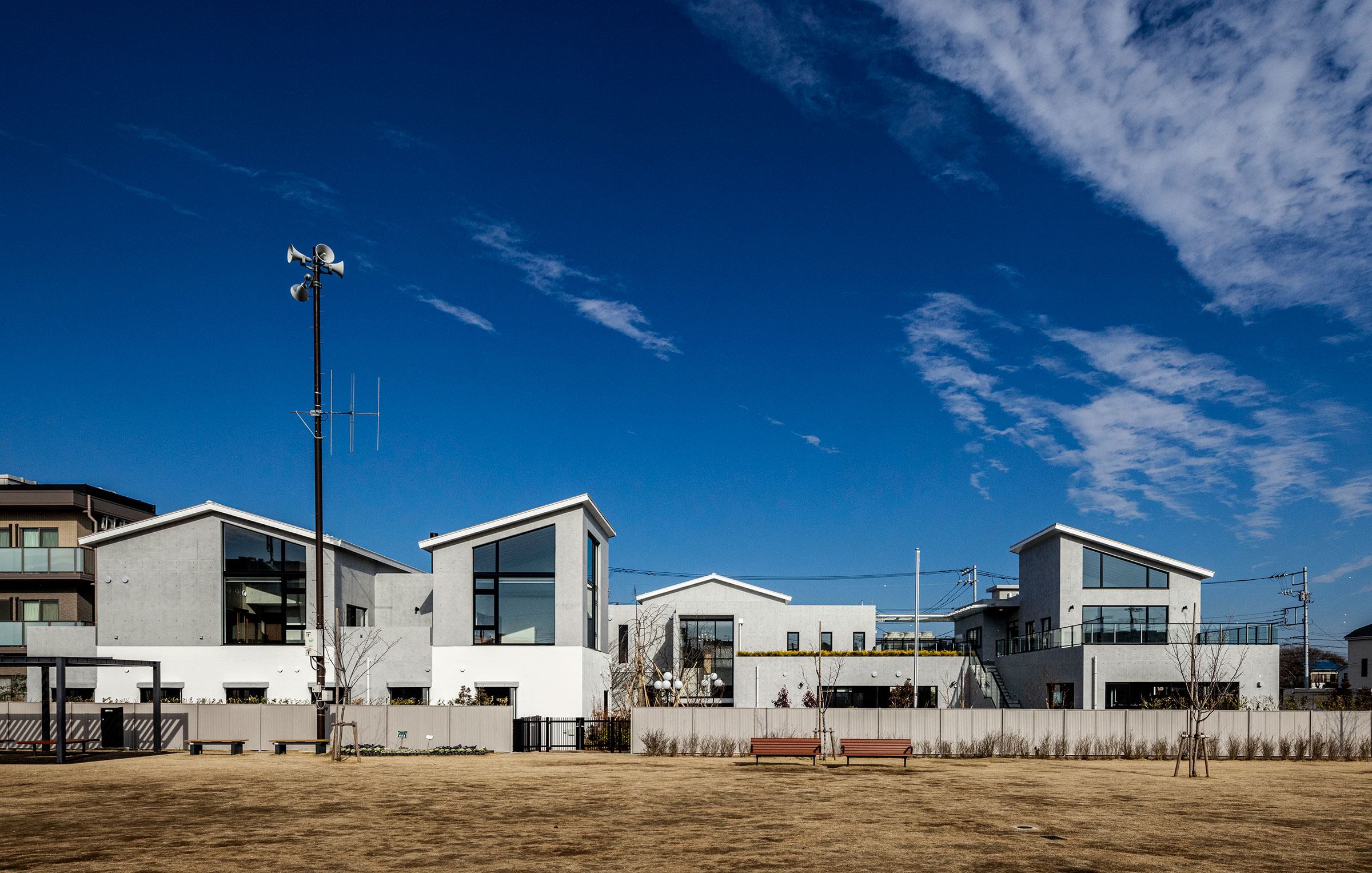 ホスピタルズ HOSPITALS 病院建築の発展と計画 病院建築 の新たな挑戦 - 本