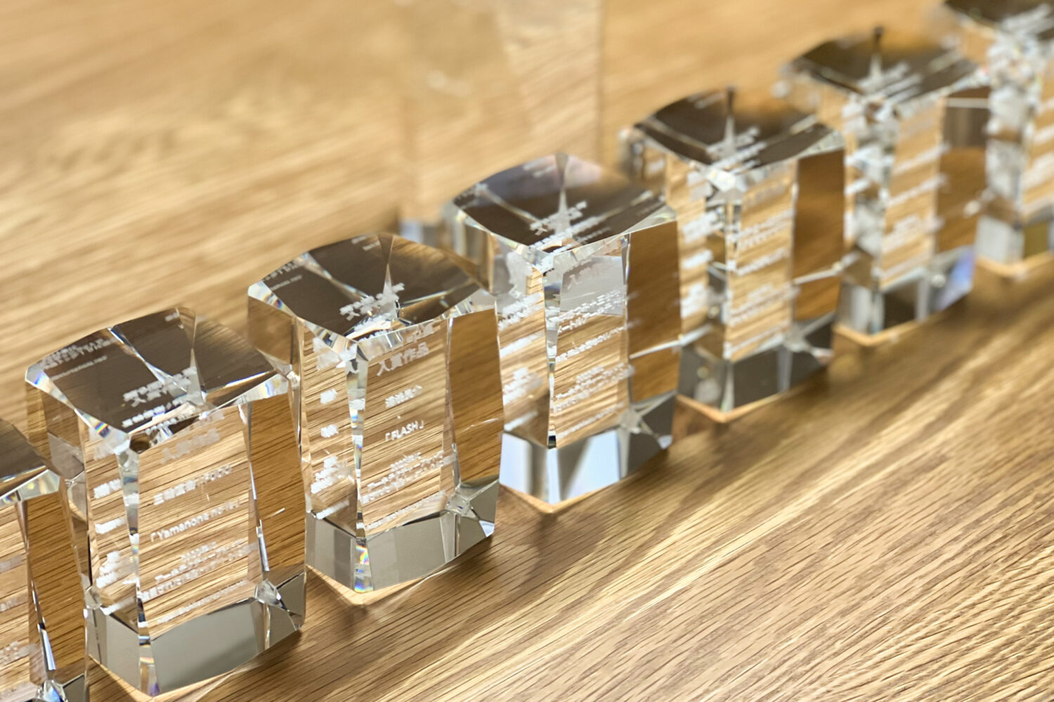 2022年ap賞のトロフィーを受賞者に贈呈