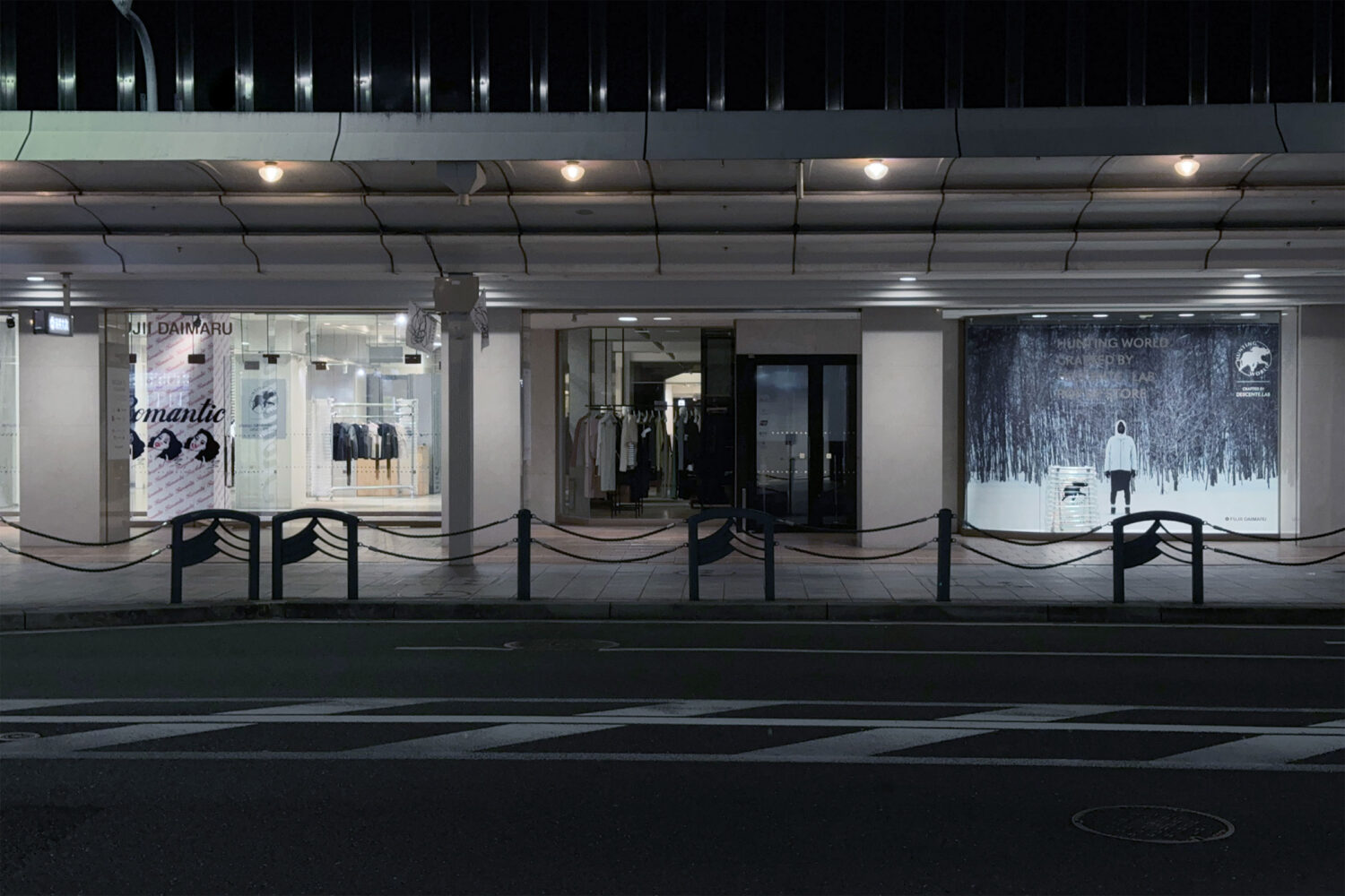 坂本拓也 / ATELIER WRITEによる、京都・下京区の店舗「HUNTING WORLD × DESCENTE.LAB」。老舗百貨店内の ...