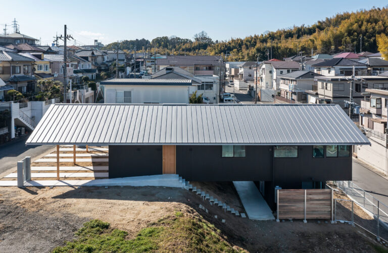 高塚陽介 / TYdo architectsによる、静岡・磐田市の「西新町の