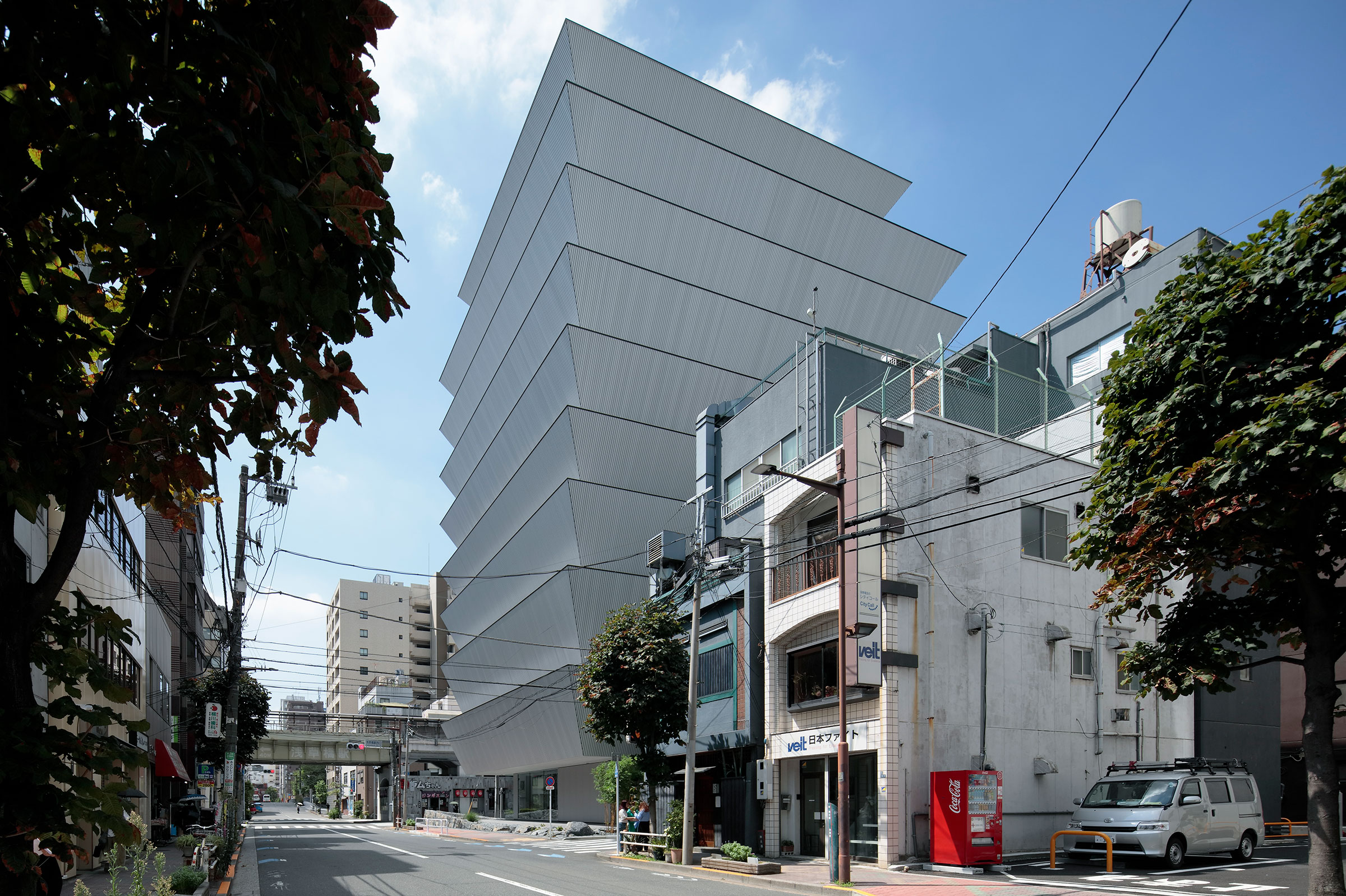 山口誠デザインによる、東京・台東区のオフィスビル「MONOSPINAL