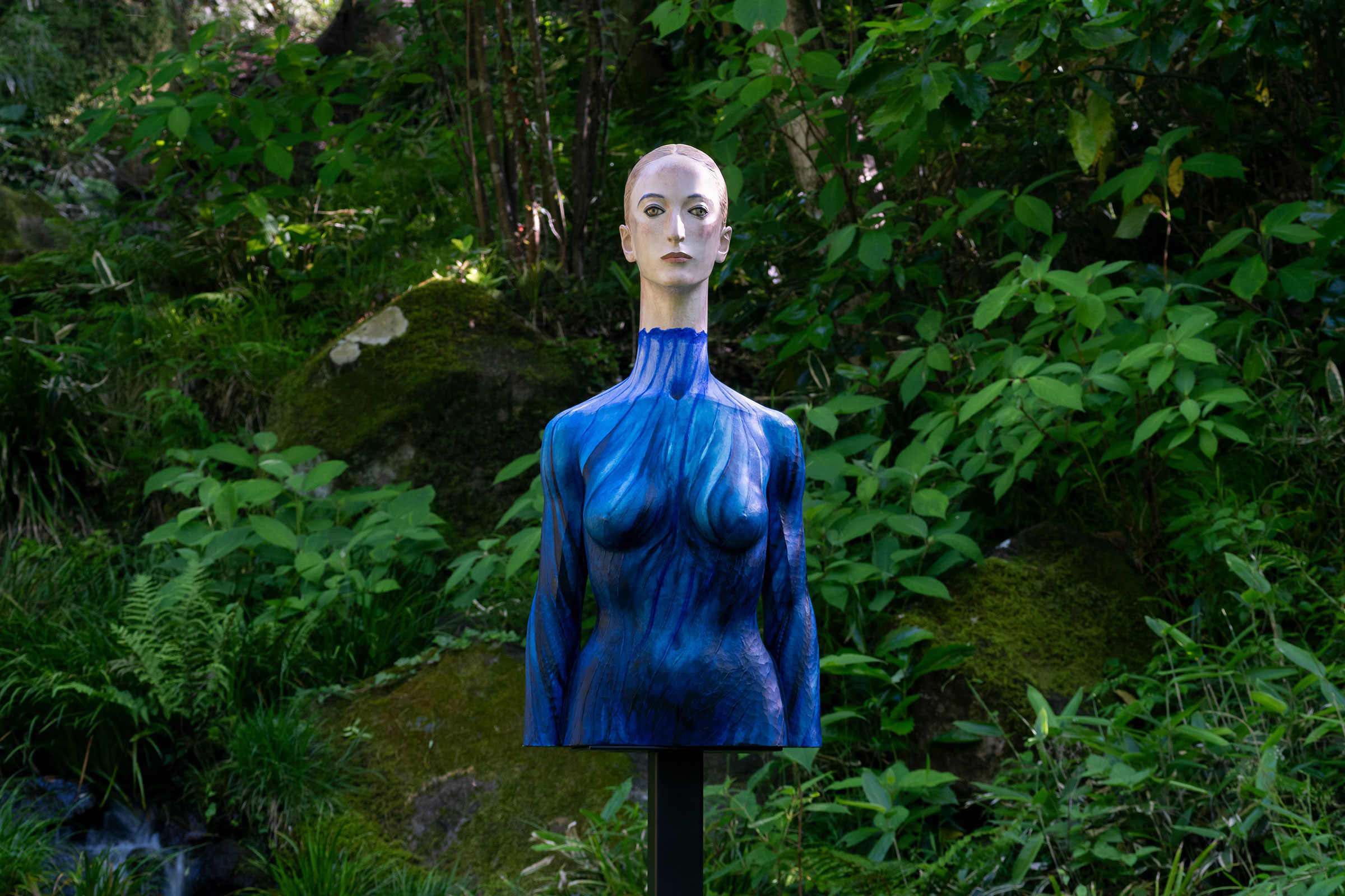 彫刻家の舟越桂の、彫刻の森美術館での展覧会「舟越桂 森へ行く日」の