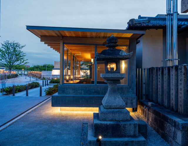 香川貴範＋岸上純子 / SPACESPACEによる、大阪の商店街の中に