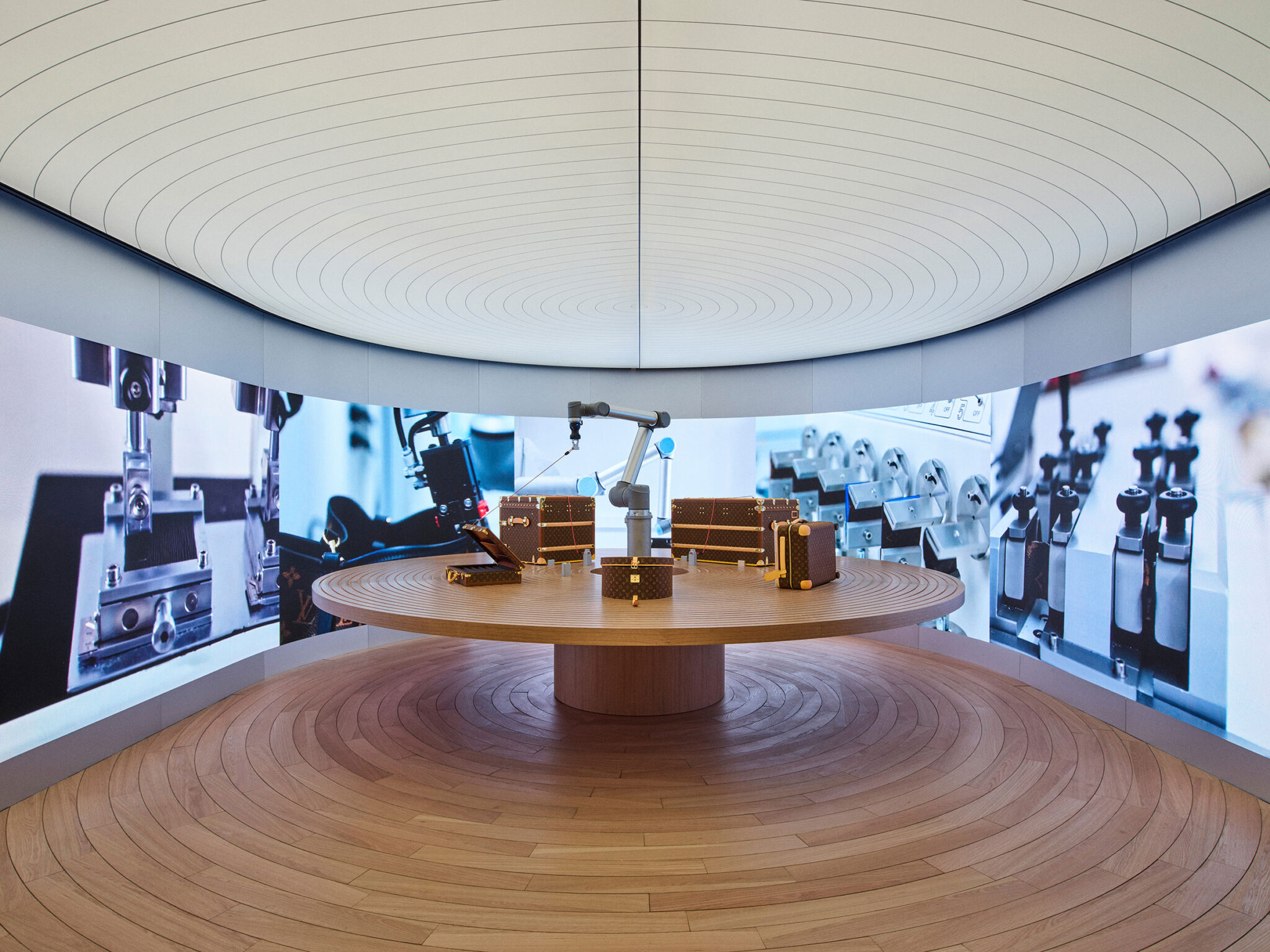 ニュース】OMA / 重松象平の空間デザインによる、韓国・ソウルでのルイ