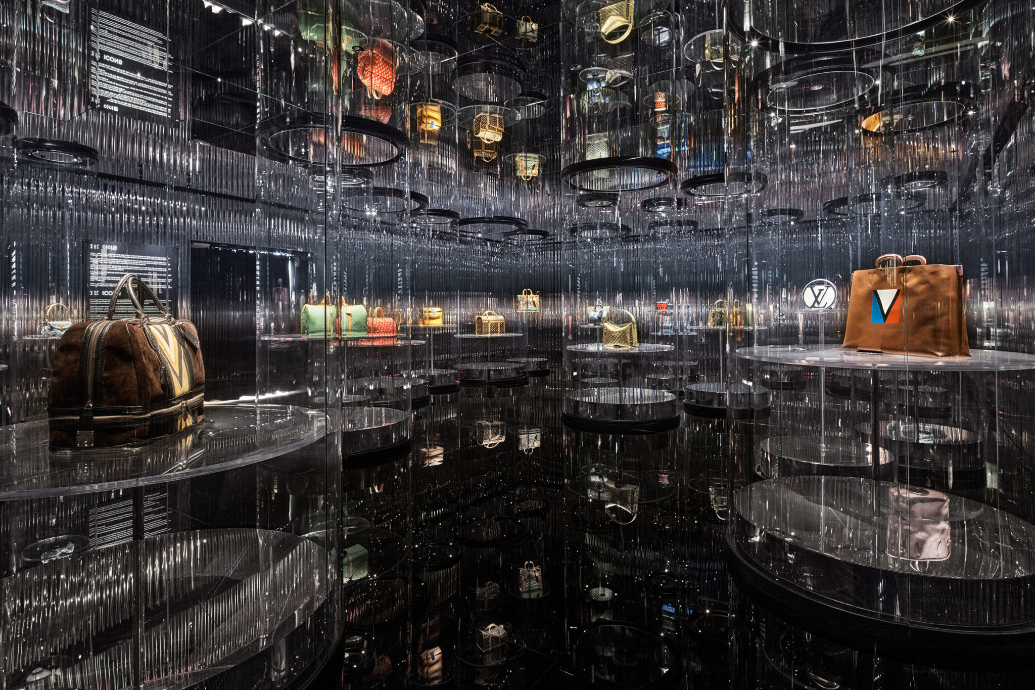LOUIS VUITTON ルイヴィトン　 モノグラム クリスタル オブジェ ニュース】OMA / 重松象平の空間デザインによる、韓国・ソウルでのルイ