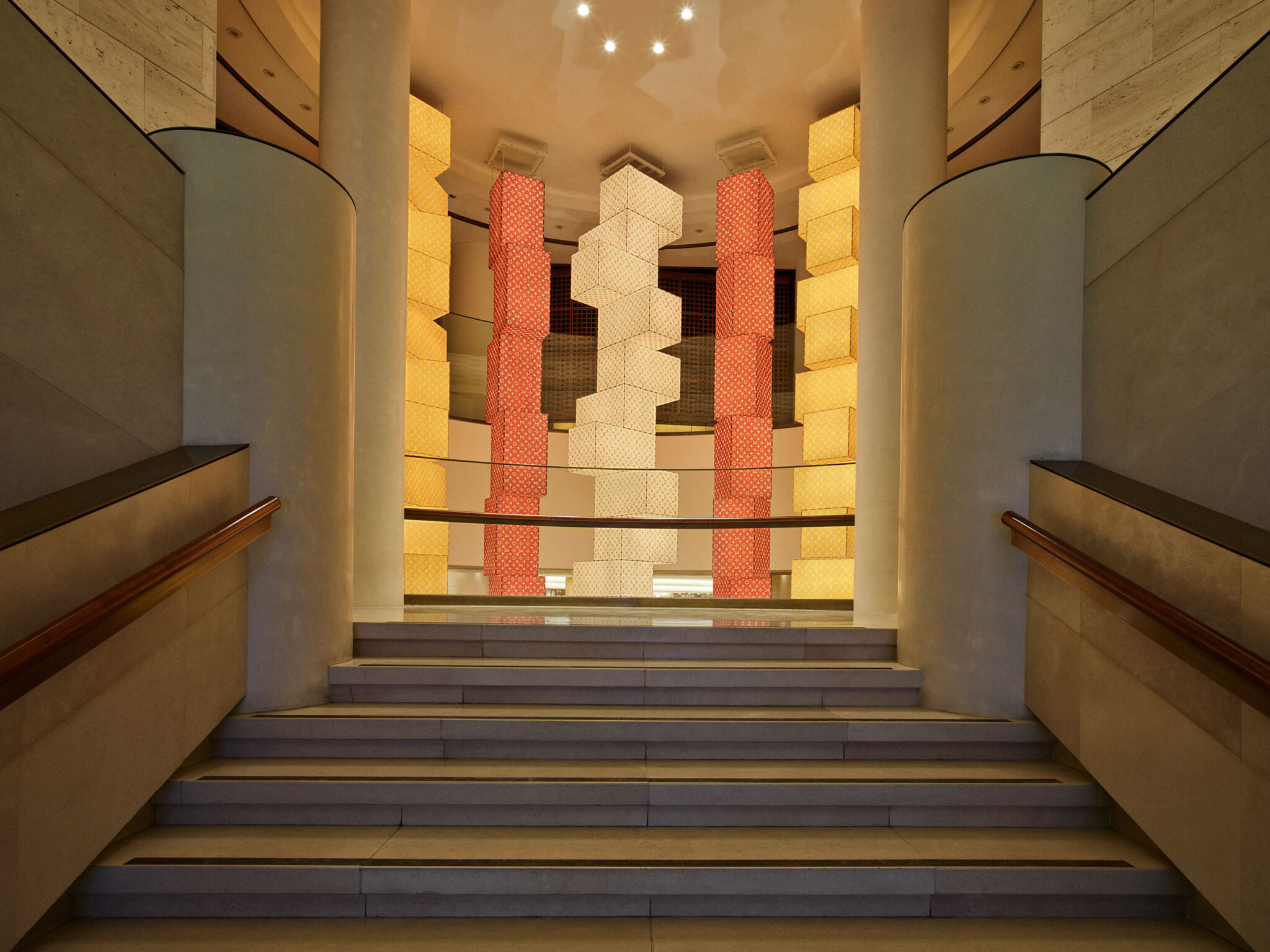 ニュース】OMA / 重松象平の空間デザインによる、韓国・ソウルでのルイ