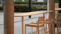 芦沢啓治による 神奈川 横浜の ブルーボトルコーヒー みなとみらいカフェ の写真 椅子等のデザインは芦沢とノーム アーキテクツのコラボで製品化も Architecturephoto Net